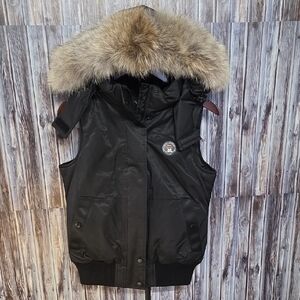 TRIPLE FAT GOOSE Black Vest with COYOTE Fur Trim Size XS